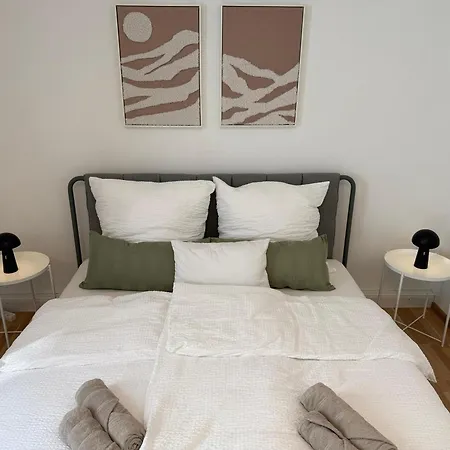 Zur Hirschstrasse 10 *